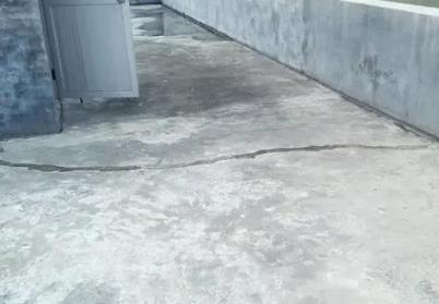 新密楼顶漏水维修公司分享下如何解决卫生间隐蔽部位漏水的问题?