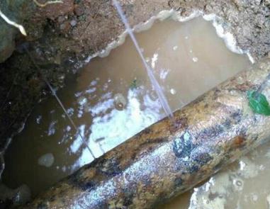 新密楼顶渗水维修公司分享下地暖漏水的原因及检测方法。